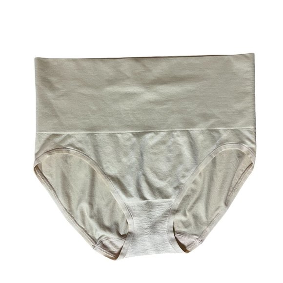 Yummie Ultralight Seamless Shaping Briefs Almond Light Beige M/L Med-Lar NWOT - Picture 2 of 4